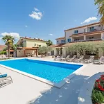 דירה Bezauberndes Mit Grossem Pool, Privatem Balkon, Bbq, Nur 800 Meter Zum