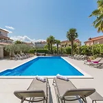 דירה Bezauberndes Mit Grossem Pool, Privatem Balkon, Bbq, Nur 800 Meter Zum *