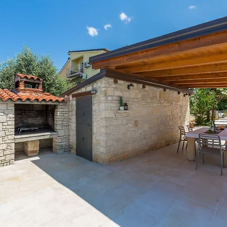 Bezauberndes Mit Grossem Pool, Privatem Balkon, Bbq, Nur 800 Meter Zum *