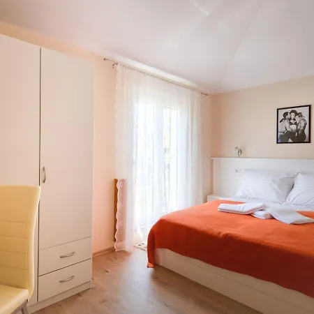 Bezauberndes Mit Grossem Pool, Privatem Balkon, Bbq, Nur 800 Meter Zum Apartment *