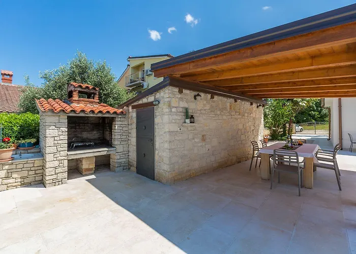 Bezauberndes Mit Grossem Pool, Privatem Balkon, Bbq, Nur 800 Meter Zum *