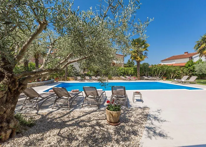 Appartamento Bezauberndes Mit Grossem Pool, Privatem Balkon, Bbq, Nur 800 Meter Zum