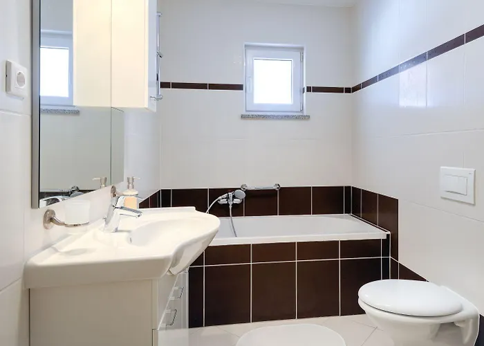 Appartamento Bezauberndes Mit Grossem Pool, Privatem Balkon, Bbq, Nur 800 Meter Zum Porec