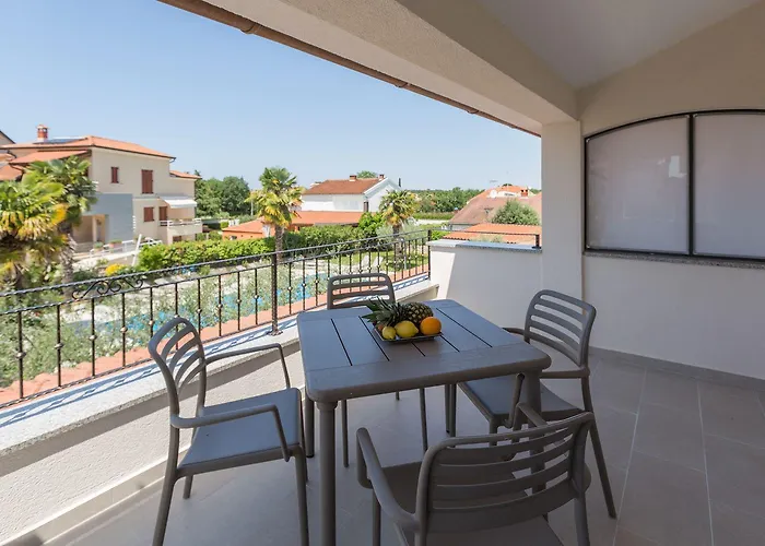 Appartamento Bezauberndes Mit Grossem Pool, Privatem Balkon, Bbq, Nur 800 Meter Zum