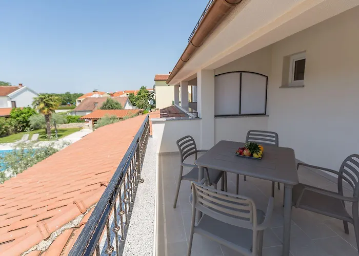 Appartamento Bezauberndes Mit Grossem Pool, Privatem Balkon, Bbq, Nur 800 Meter Zum *