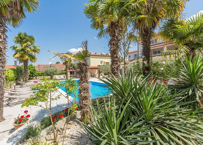Bezauberndes Mit Grossem Pool, Privatem Balkon, Bbq, Nur 800 Meter Zum Porec