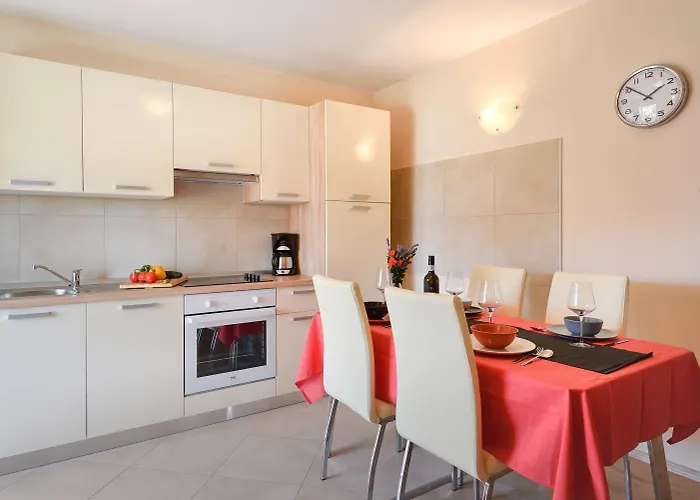 Bezauberndes Mit Grossem Pool, Privatem Balkon, Bbq, Nur 800 Meter Zum Appartamento *