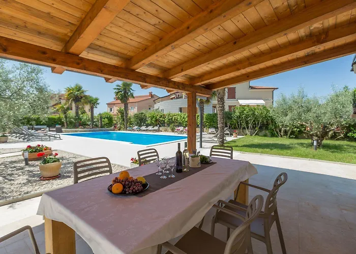 Bezauberndes Mit Grossem Pool, Privatem Balkon, Bbq, Nur 800 Meter Zum