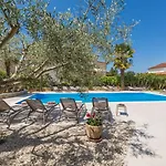 Διαμέρισμα Bezauberndes Mit Grossem Pool, Privatem Balkon, Bbq, Nur 800 Meter Zum