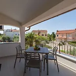 Bezauberndes Mit Grossem Pool, Privatem Balkon, Bbq, Nur 800 Meter Zum * Πόρετς