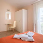 公寓 Bezauberndes Mit Grossem Pool, Privatem Balkon, Bbq, Nur 800 Meter Zum