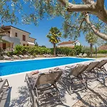 Bezauberndes Mit Grossem Pool, Privatem Balkon, Bbq, Nur 800 Meter Zum 公寓 波雷奇
