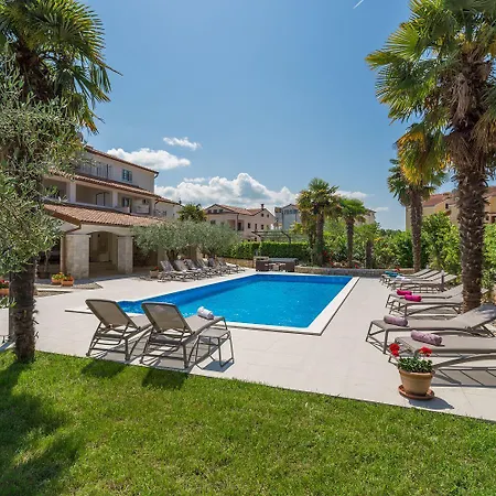 Bezauberndes Mit Grossem Pool, Privatem Balkon, Bbq, Nur 800 Meter Zum 公寓 波雷奇