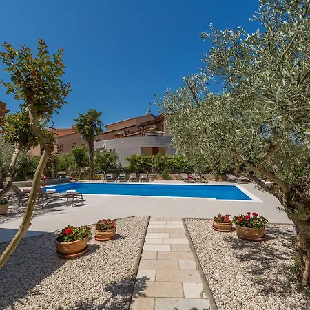 Bezauberndes Mit Grossem Pool, Privatem Balkon, Bbq, Nur 800 Meter Zum 公寓 *