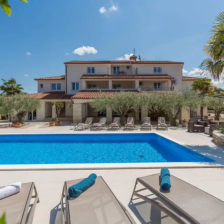 Apartment Bezauberndes Mit Grossem Pool, Privatem Balkon, Bbq, Nur 800 Meter Zum *