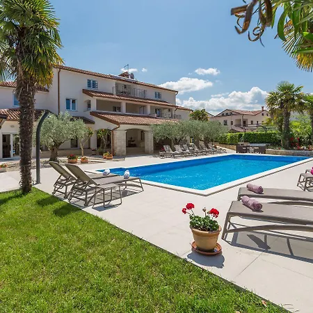 Bezauberndes Mit Grossem Pool, Privatem Balkon, Bbq, Nur 800 Meter Zum 公寓