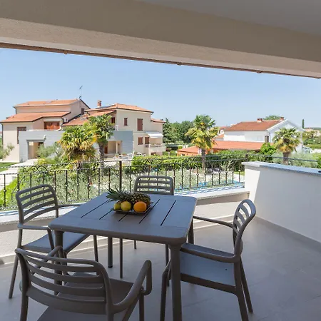 Apartment Bezauberndes Mit Grossem Pool, Privatem Balkon, Bbq, Nur 800 Meter Zum *