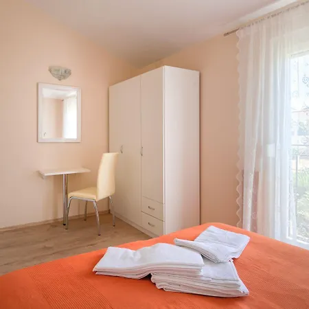 Apartment Bezauberndes Mit Grossem Pool, Privatem Balkon, Bbq, Nur 800 Meter Zum