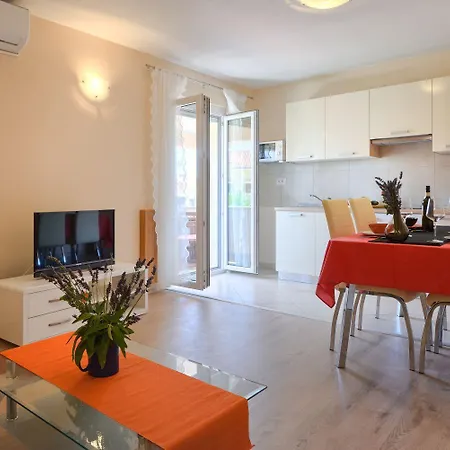 Διαμέρισμα Bezauberndes Mit Grossem Pool, Privatem Balkon, Bbq, Nur 800 Meter Zum