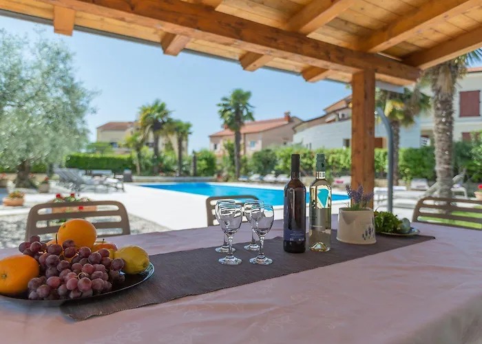 Bezauberndes Mit Grossem Pool, Privatem Balkon, Bbq, Nur 800 Meter Zum * Poreč