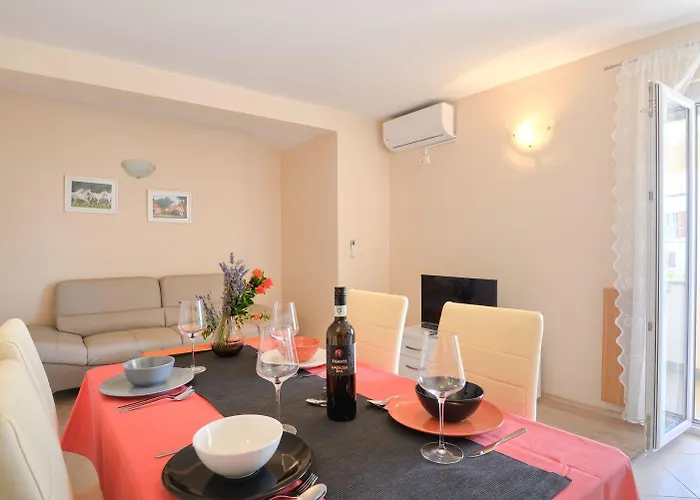 Bezauberndes Mit Grossem Pool, Privatem Balkon, Bbq, Nur 800 Meter Zum Poreč