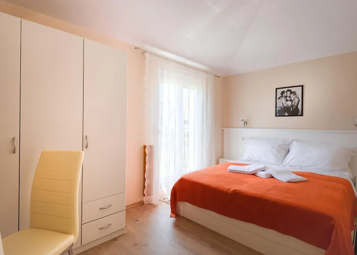 Bezauberndes Mit Grossem Pool, Privatem Balkon, Bbq, Nur 800 Meter Zum Lejlighed *