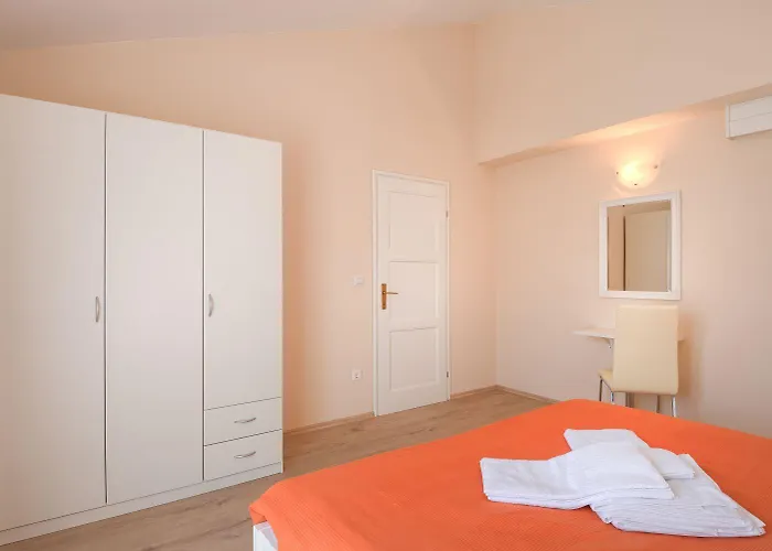 Bezauberndes Mit Grossem Pool, Privatem Balkon, Bbq, Nur 800 Meter Zum Lejlighed