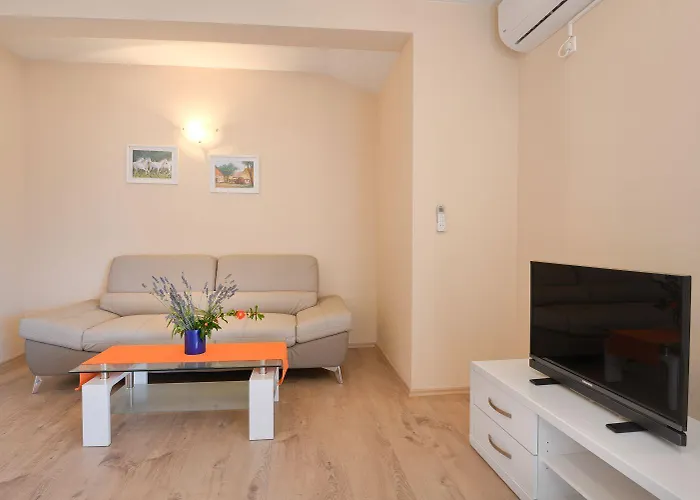 Bezauberndes Mit Grossem Pool, Privatem Balkon, Bbq, Nur 800 Meter Zum Lejlighed Poreč