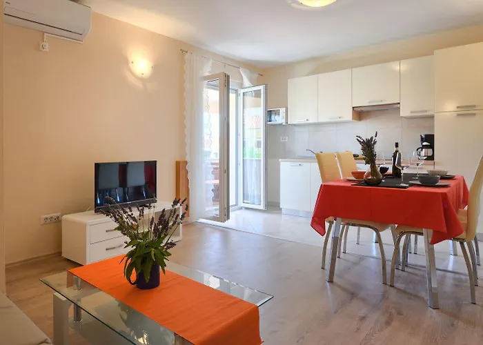 Lejlighed Bezauberndes Mit Grossem Pool, Privatem Balkon, Bbq, Nur 800 Meter Zum