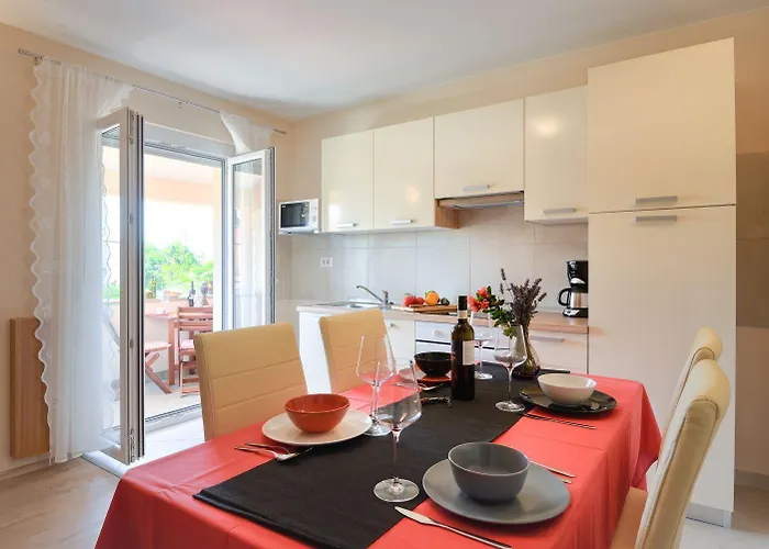 Lejlighed Bezauberndes Mit Grossem Pool, Privatem Balkon, Bbq, Nur 800 Meter Zum Poreč