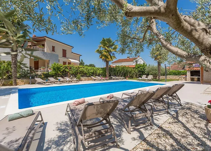 Bezauberndes Mit Grossem Pool, Privatem Balkon, Bbq, Nur 800 Meter Zum Lejlighed Poreč