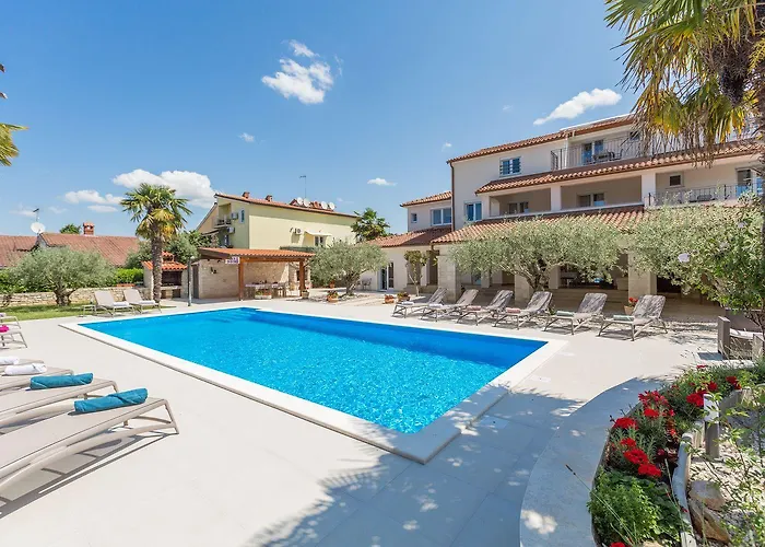 Lejlighed Bezauberndes Mit Grossem Pool, Privatem Balkon, Bbq, Nur 800 Meter Zum